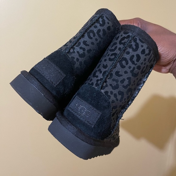 Sparkle Cheetah Print Uggs - Picture 4 of 4